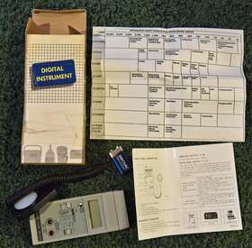 Bf-232 Extech Instruments Digital Light Meter With Box And Papers